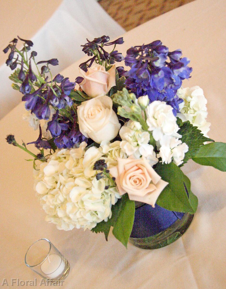 RF0535-Low Navy Blue and White Centerpiece