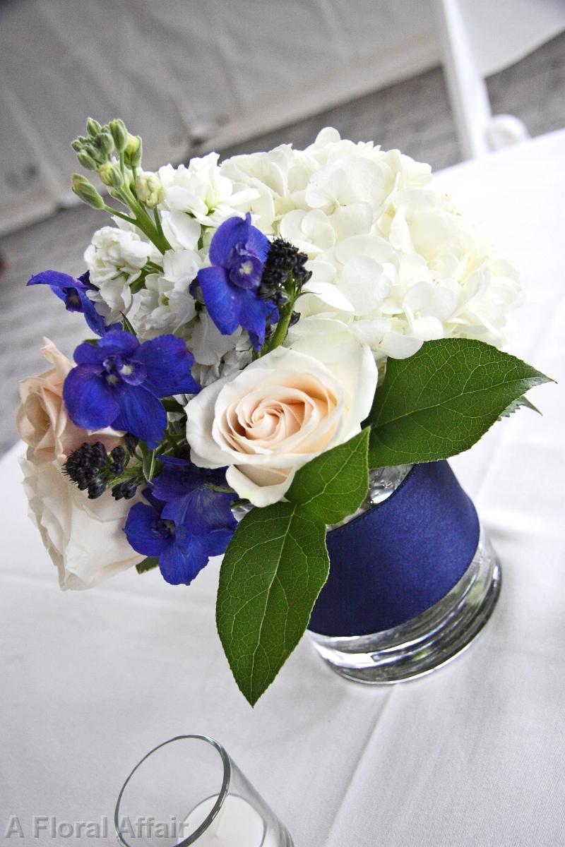RF0539-Small Navy and White Centerpiece