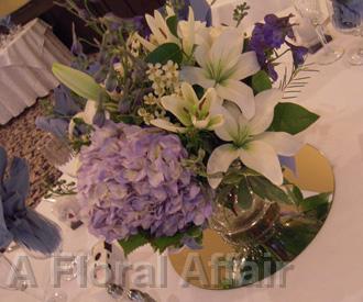 RF0965-Traditional Romantic White and Blue Centerpiece