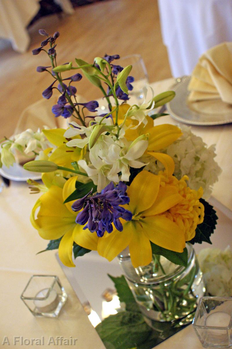 RF1112-Yellow, White and Blue Centerpiece