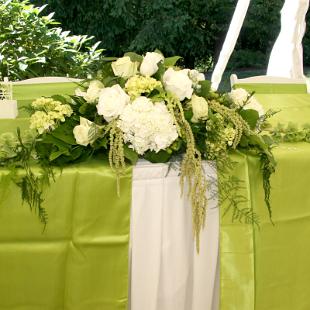 FT0698-Low Green and White Centerpiece