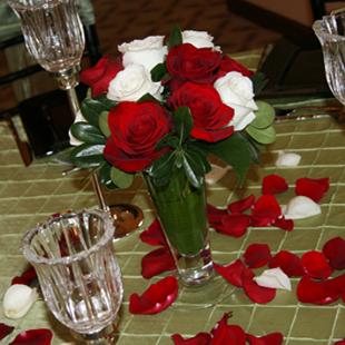 RF0385-Traditional Romantic Red and White Rose Table Arrangement
