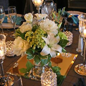RF0422-Low Romantic White and Green Centerpiece
