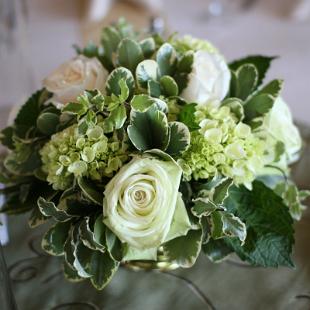 RF0458--Low Green and White Centerpiece