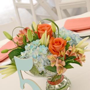 RF0559-Coral and Pool Blue Centerpiece