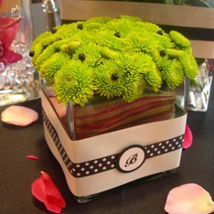 RF0912-Simple, Chic, Green and Black Cube Centerpiece