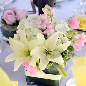 RF0999- Soft Pink and Yellow Cube Centerpiece