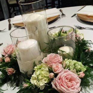 RF1187-Elegant Pink and White Flower and Pillar Candle Centerpiece