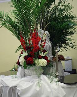 RF0983-Red and white Traditional Classy Tall Centerpiece
