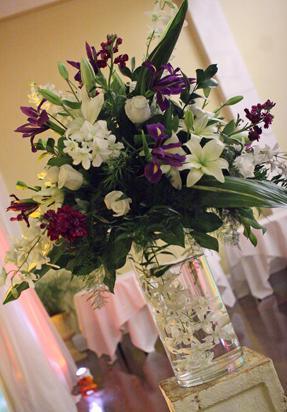 RF1022-Purple and White Contemporaty and Elegant Tall Centerpiece