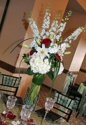RF1037-Red and White Sophisticated Romantic Tall Centerpiece