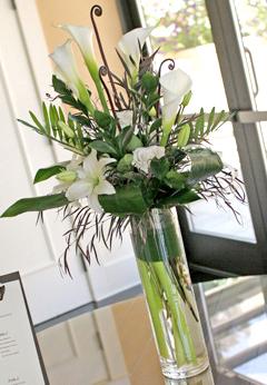 RF1048-White and Green Romantic Chic Tall Centerpiece