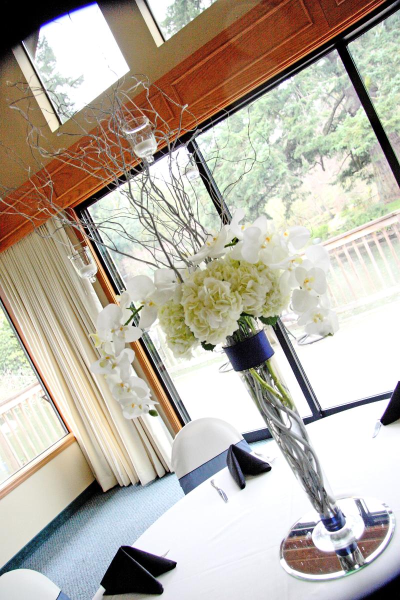 RF1075-White Elegant and Chic Tall Centerpiece with Hanging Candles