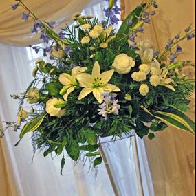 RF1024-Blue and White Traditional and Classy Tall Centerpiece