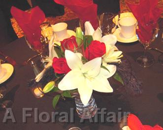 RF0967-Modern Red and White Centerpiece
