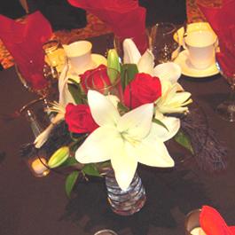 RF0967-Modern Red and White Centerpiece