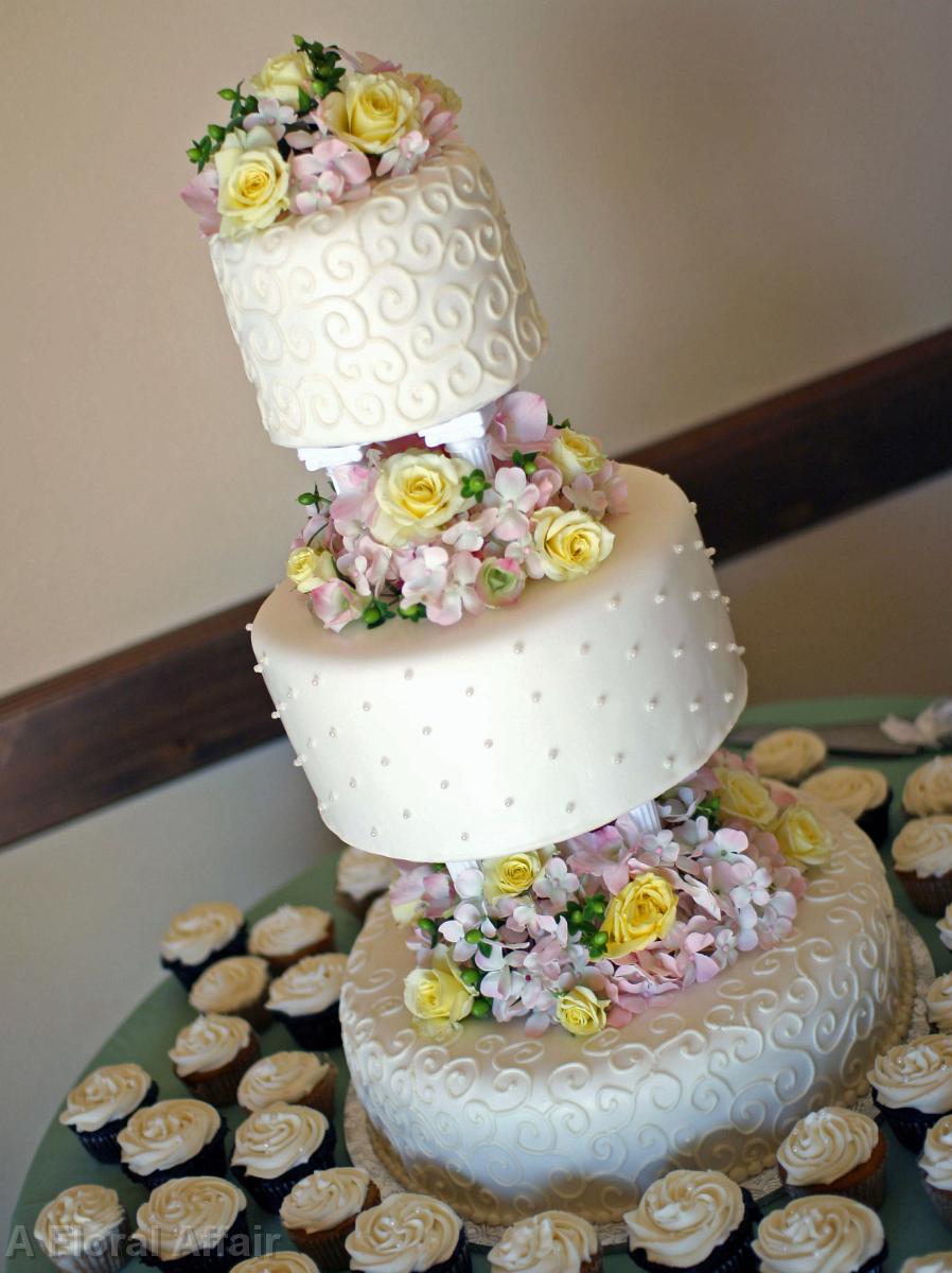 CA0096-Cake Top and Floral Between Layers