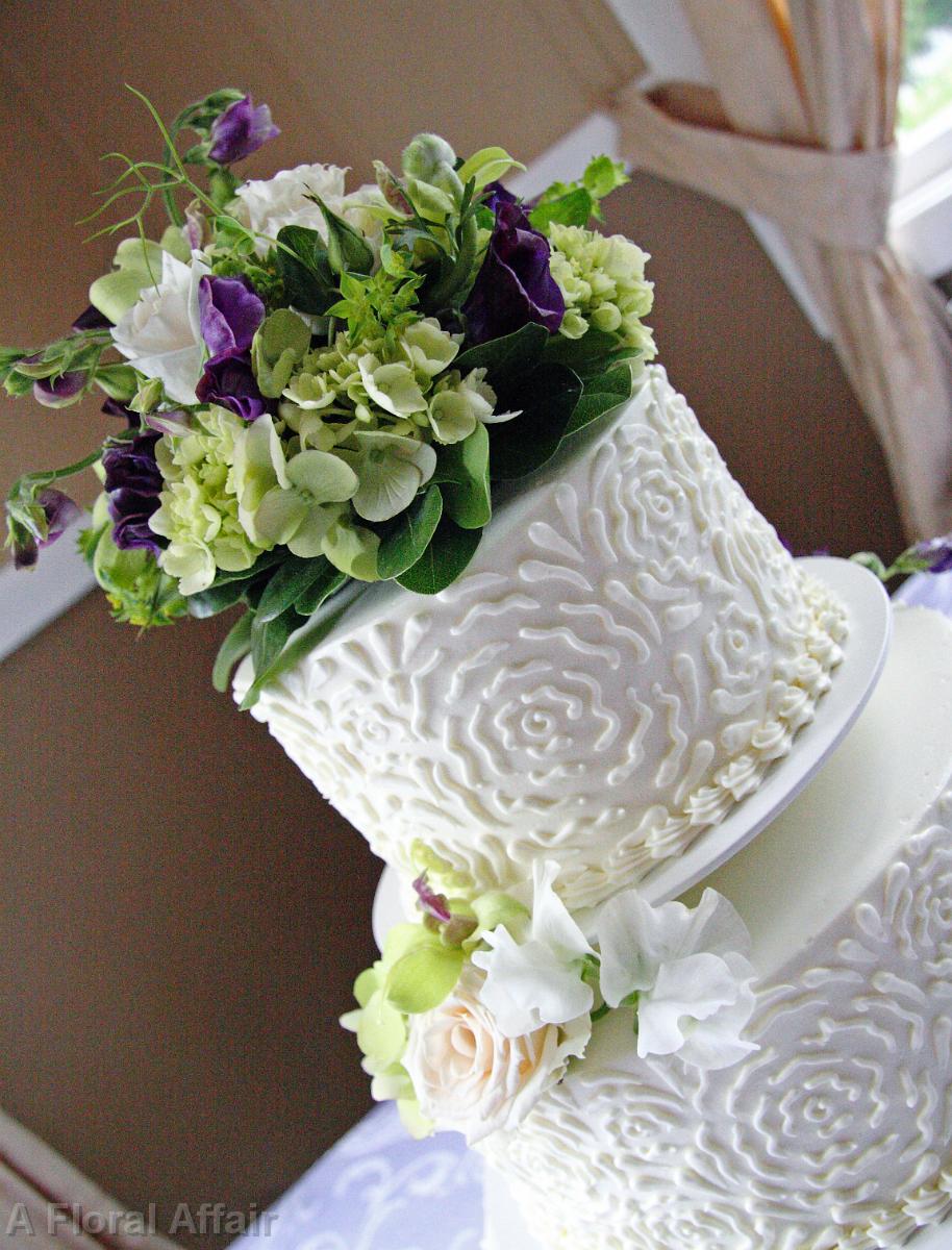 CA0129-Beaverton Bakery Cake. Flowers By A Floral Affair