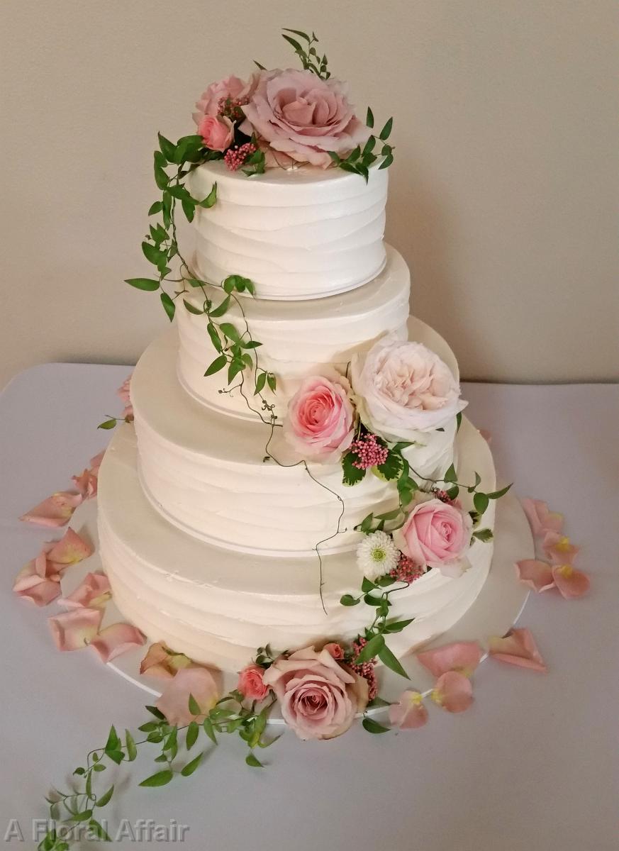 CA0154-Trailing Vines and Pink Garden Roses on Wedding Cake