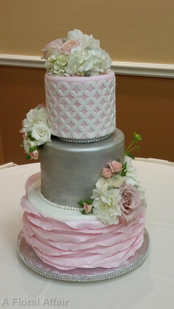 CA0160-Wedding Cake with Light Pink and White Flowers