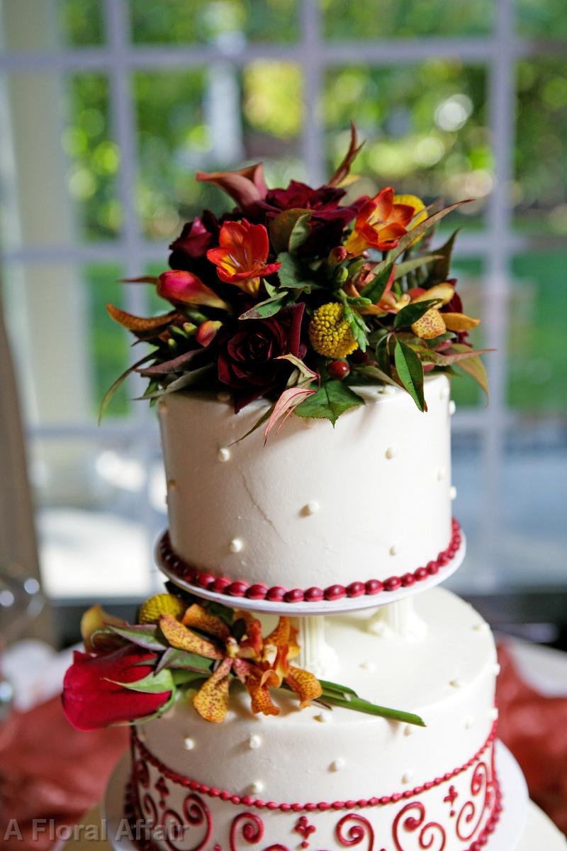CA0163-Fall Red and Gold Fresh Flowers on Wedding Cake