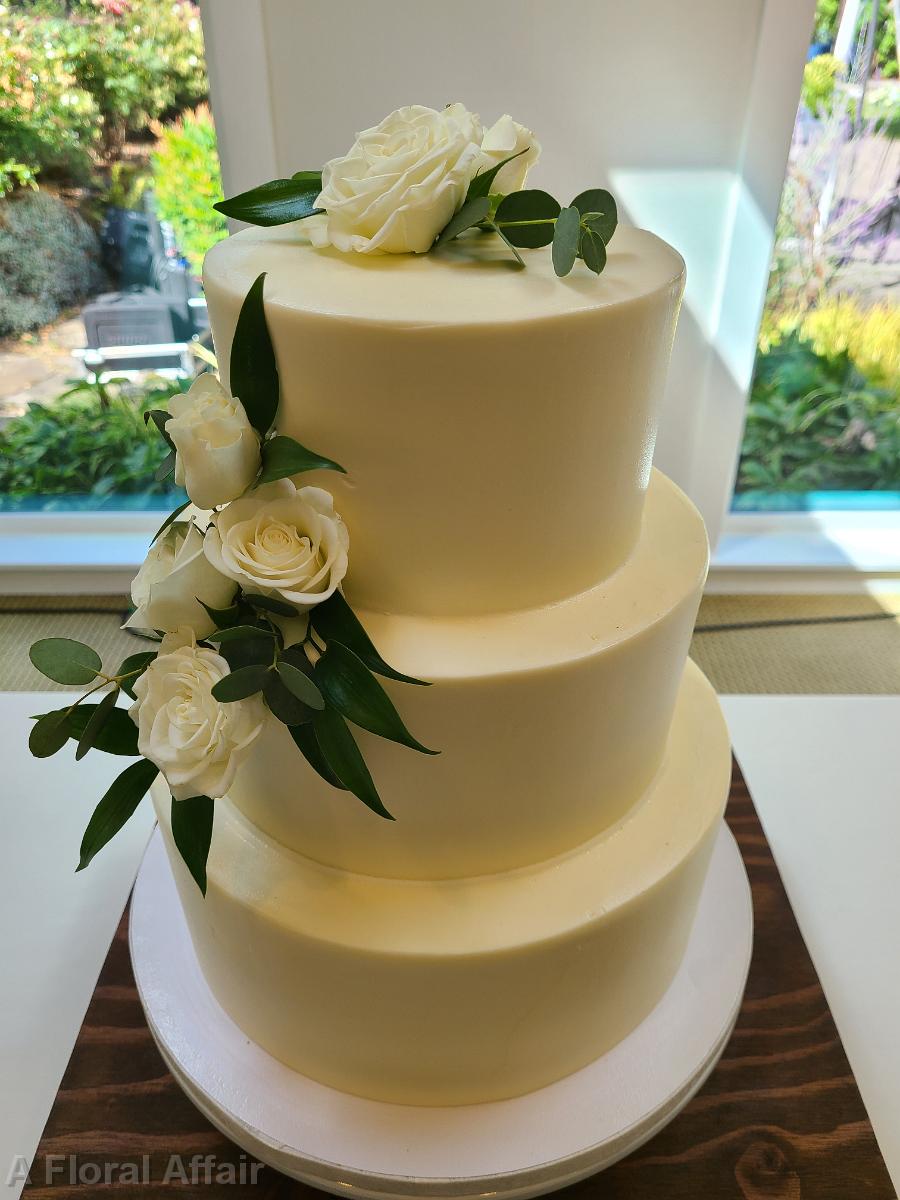 CA0207-Simple White Flowers and Greenery on Wedding Cake