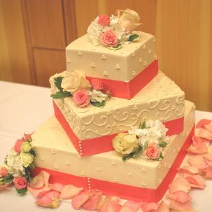 CA0122-Peach, Champagne and White Cake Floral