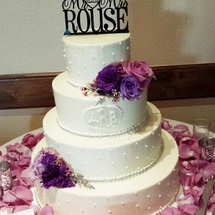 CA0148-Wedding Cake with Plum Flowers