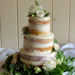 CA0153-Naked Cake with White Flowers and Greenery
