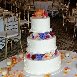 CA0159-Wedding Cake with Mixed Flowes Between Layers
