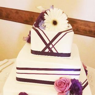 CA0169-Shades of Purple and White Wedding Cake Floral
