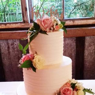 CA0172-Weddinc Cake with Soft Pink and White Flower Accents