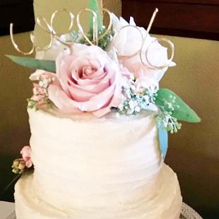 CA0173-Small Wedding Cake with Fresh Flowers