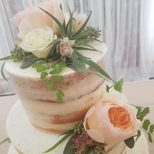 CA0179-Wedding Cake with Garden Rose and Air Plant