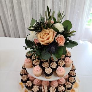CA0213-Cupcake Stand With Flowers on Top