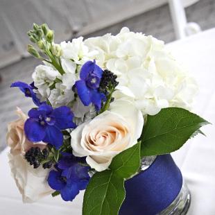 RF0539-Small Navy and White Centerpiece