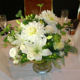 RF0864-Elegant Garden White and Green Centerpiece