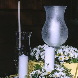 RF0316-White Daisy Centerpiece