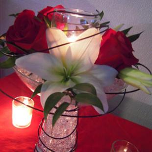 RF0964-Contemporary Red, Black, and White Centerpiece