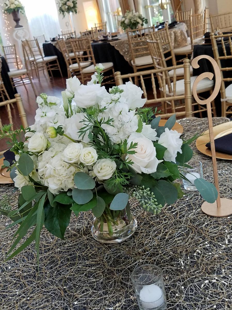 RF1421-Elegant Green and White Centerpiece