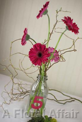 RF0368-Milk Bottle Table Number and Daisies