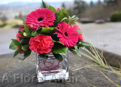 RF037-Low Modern Hot Pink Centerpiece Centerpiece