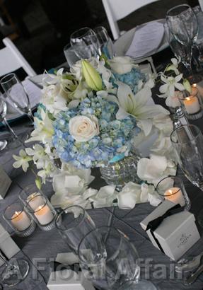 RF0432-Glamorous Pool and White Centerpiece