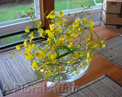 RF0910-Whimsical, Modern, Yellow Centerpiece