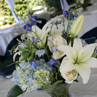 RF0513-Low Blue and White Garden Centerpiece Centerpiece