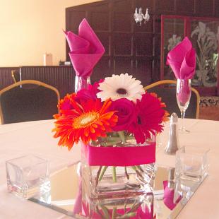 RF1116-Bright Gerbera Daisy Centerpiece