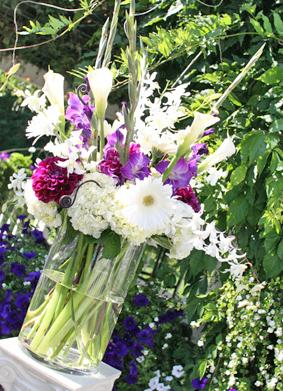 RF1052-Purple and White Contemporary Garden Tall Centerpiece