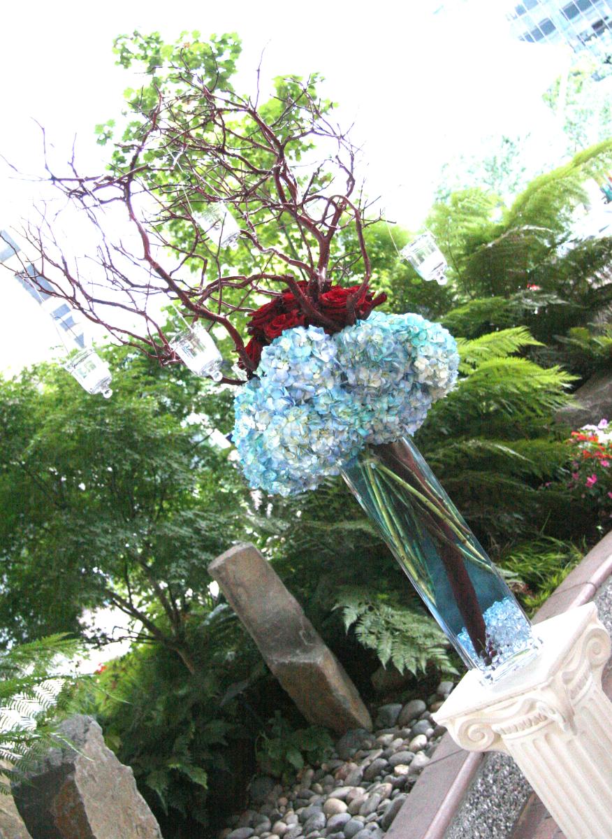 RF1082-Red and Light Blue, Modern and Stylish Tall Centerpieces