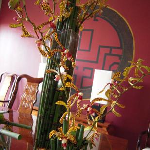 RF0974-Yellow and Burgundy Modern Whimsical Tall Centerpiece