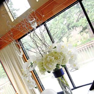 RF1075-White Elegant and Chic Tall Centerpiece with Hanging Candles